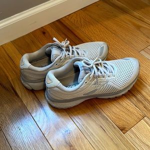 Excellent condition brooks running shoes
